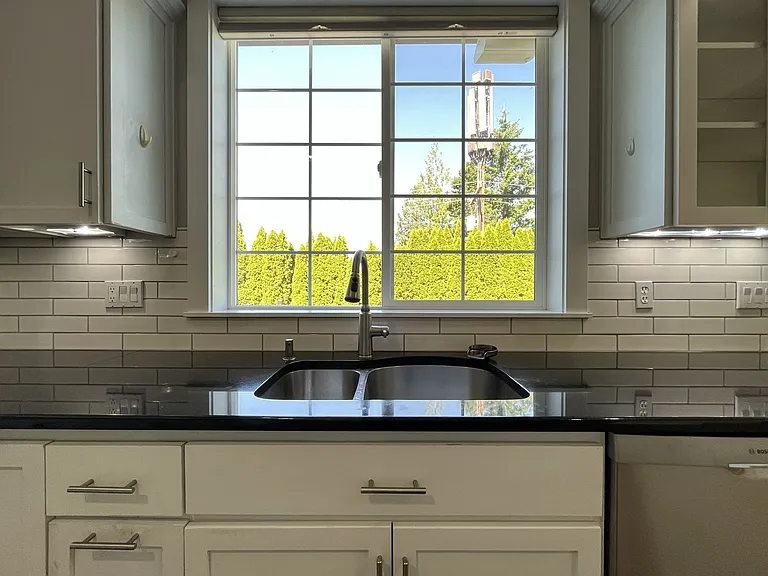 224 NW Sundown Way — Photo 11