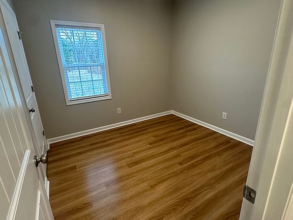 2nd image of 104 Hooks Glenn Dr