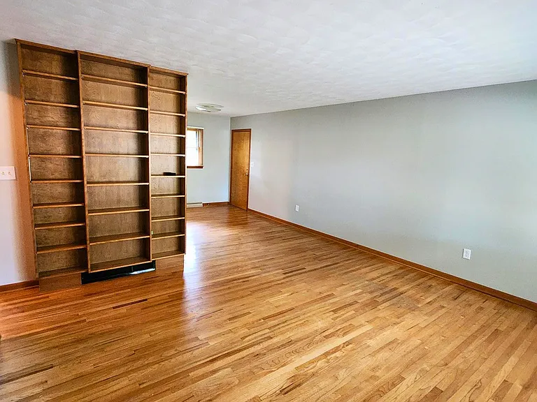 311 Margaret Ave — Photo 2