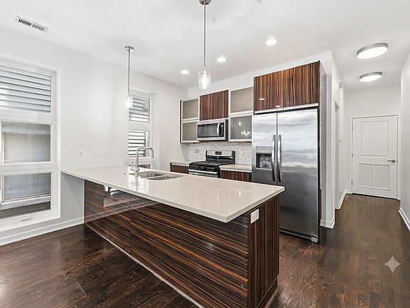 5th image of 2712 N Artesian Ave Unit 2