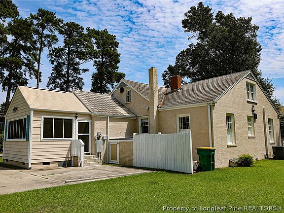 3rd image of 207 W 18th St