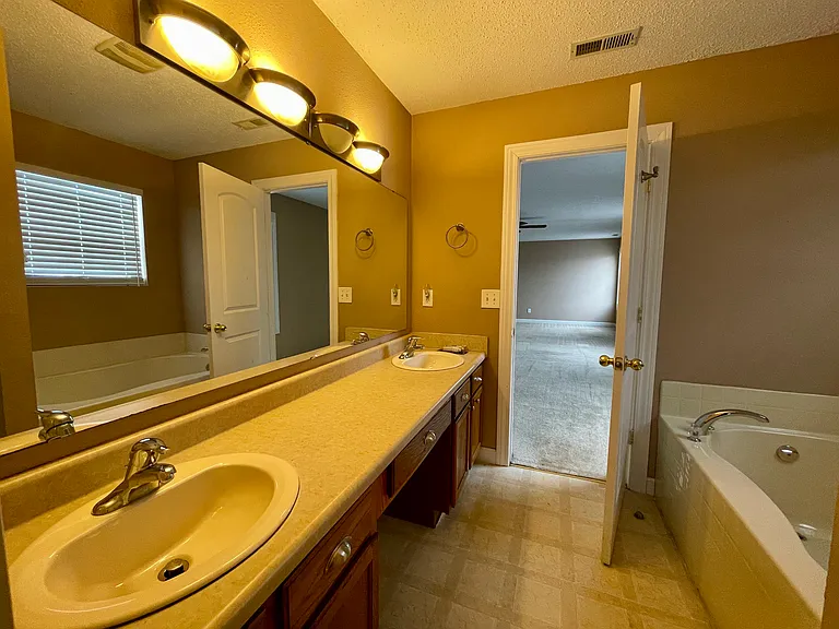 9532 Treyburn Green Way — Photo 8