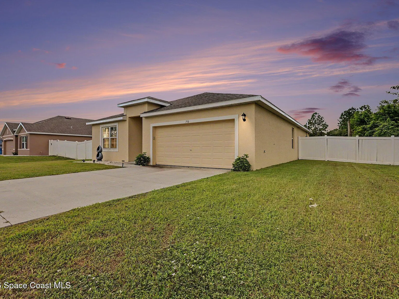 4 bed, 2.0 bath, 1830 sqft, $2,300 — Photo 2