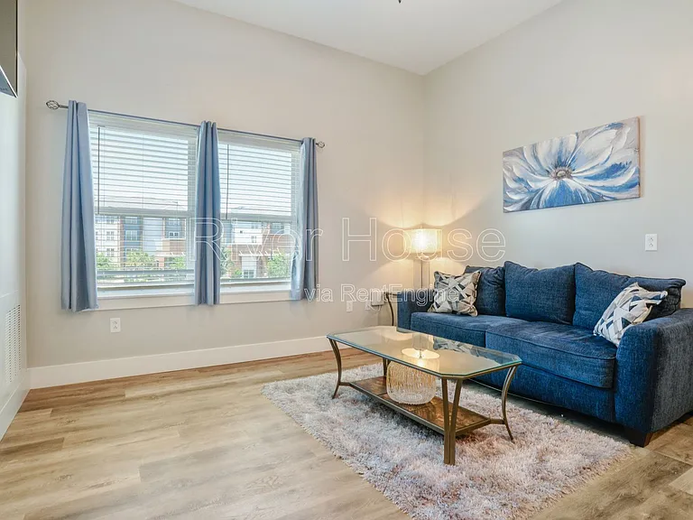 102 River House Pl #1H — Photo 4