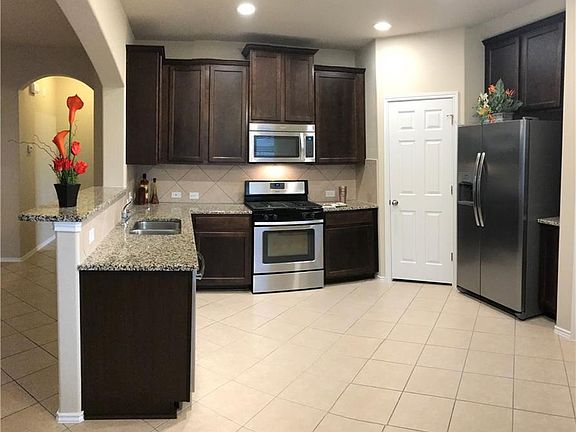 4th image of 203 Pebble Creek Ln