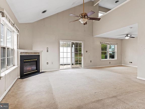 3rd image of 75 Courtyard Dr