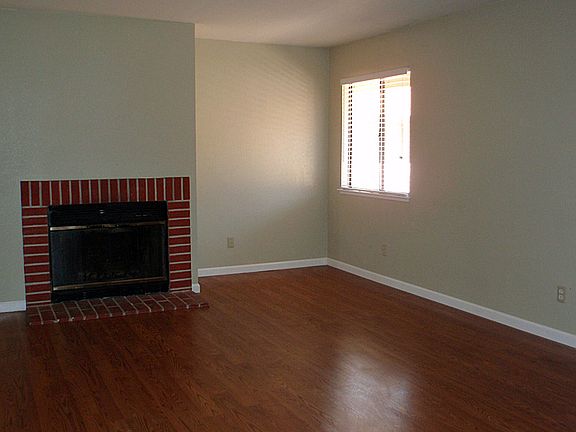 3rd image of 2287 Renwick Ln