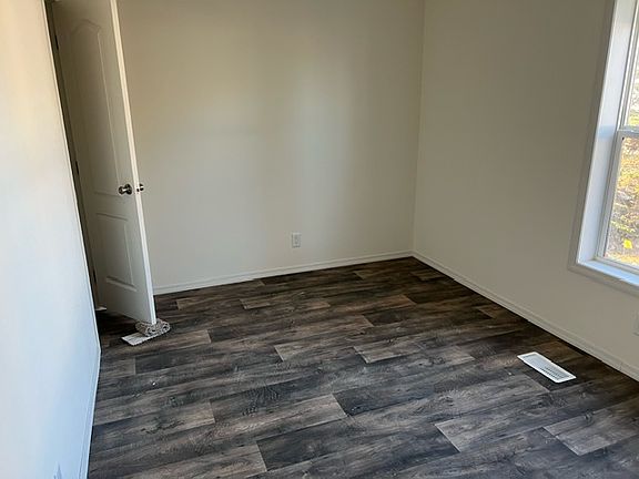 4th image of 61 Charlotte St