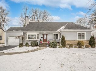 52 Top O The Ridge Dr, Scarsdale, NY 10583