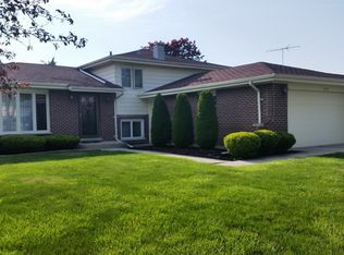 8110 Farmingdale Dr, Darien, IL