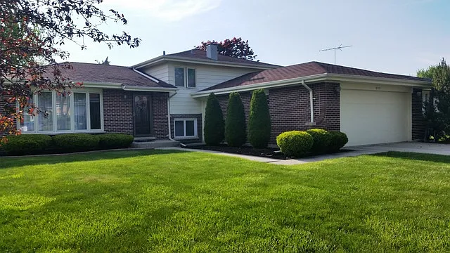 8110 Farmingdale Dr photo 1