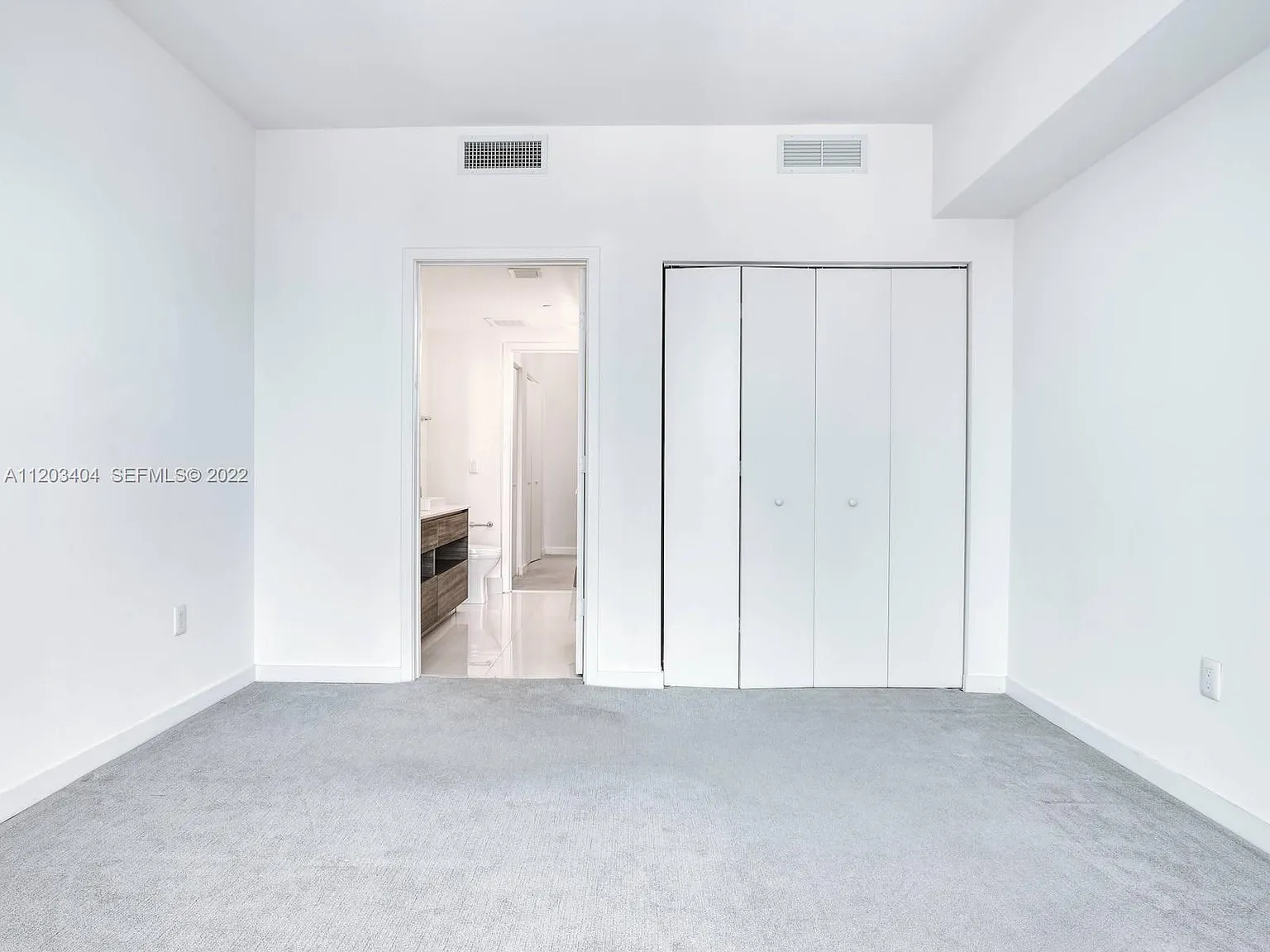 1 bed, 877 sqft, $3,600 — Photo 4