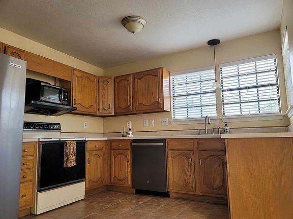 3rd image of 4417 Odessa Dr