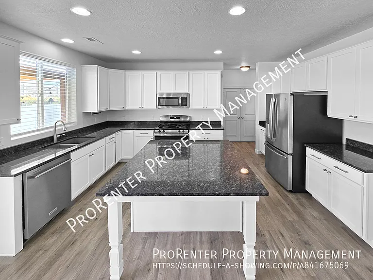 1152 W Beacon Way — Photo 4