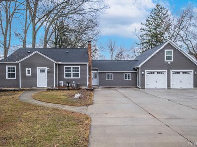 5526 Corunna Rd, Flint, MI, 48532