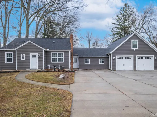 5526 Corunna Rd, Flint, MI 48532