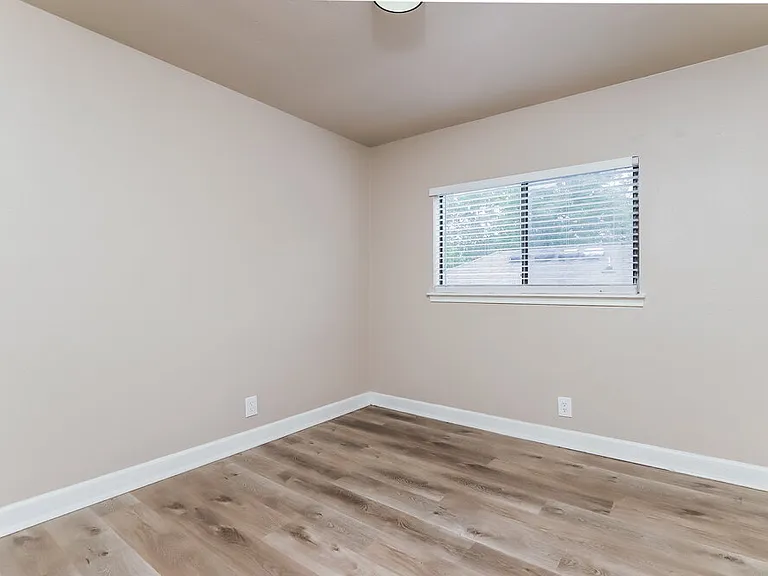 8106 Hoovers Bnd — Photo 14