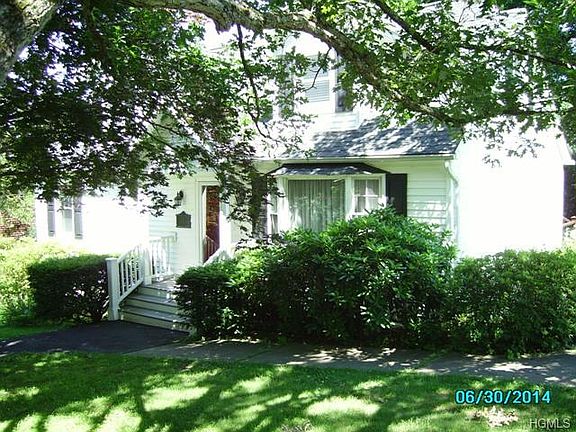 3rd image of 36 Tulip Dr