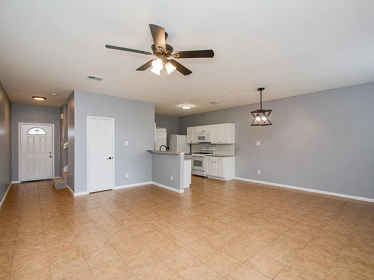 6418 Waldron Dr #B — Photo 3