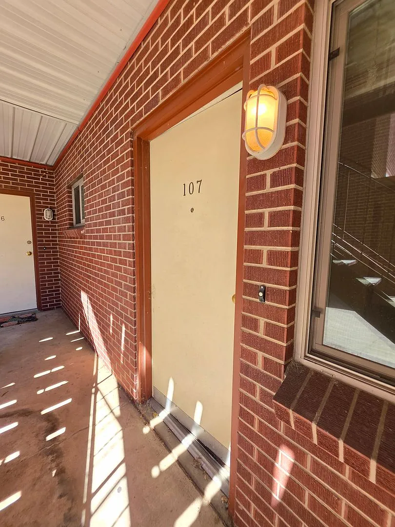2845 Broadway Street — Photo 3