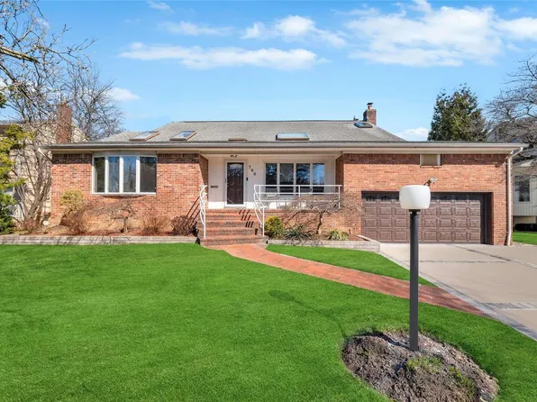 790 Longview Avenue, North Woodmere, NY 11581