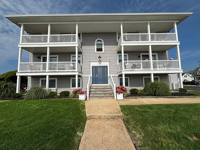 709 Ocean Ave #15 — Photo 12