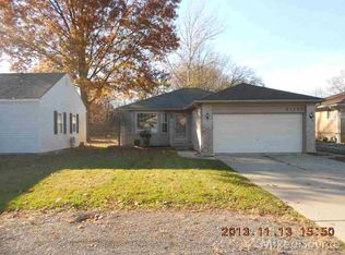 31755 McNamee St, Fraser, MI 48026
