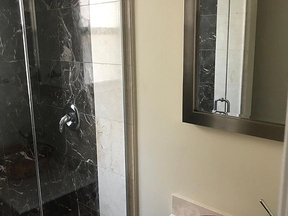 5th image of 6610 S Kenwood Ave #102