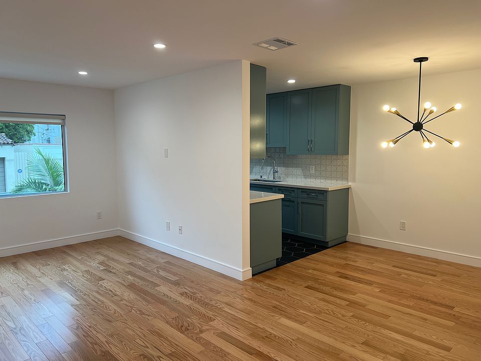 living room / dining area / kitchen