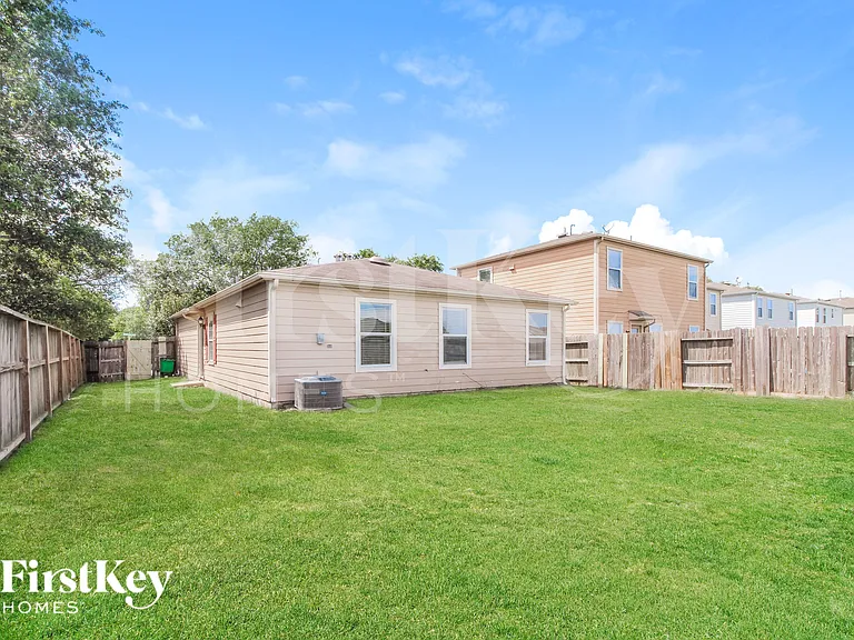 3235 Becker Glen St — Photo 18
