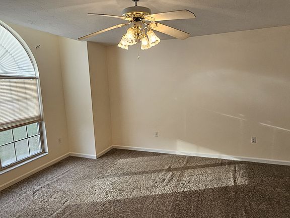 5th image of 283 SE Mojave Way