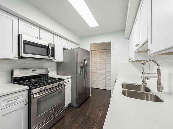 2nd image of 70 Old Oak Dr APT 123