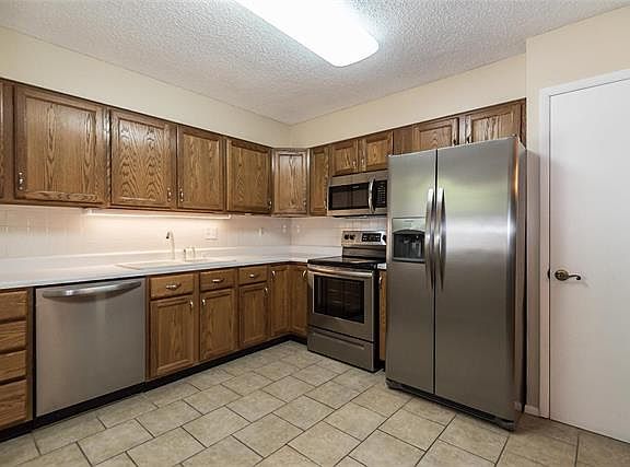 3rd image of 983 Conestoga Dr