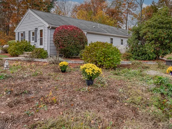 25 Valley Rd, Holbrook, MA 02343