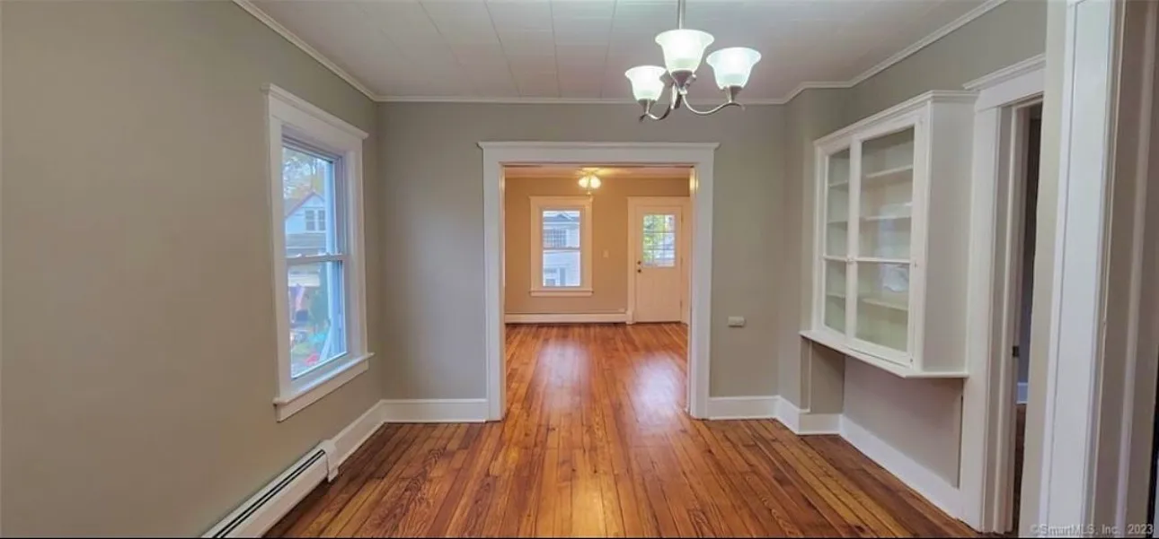 3 bed, 1250 sqft, $1,850 — Photo 2