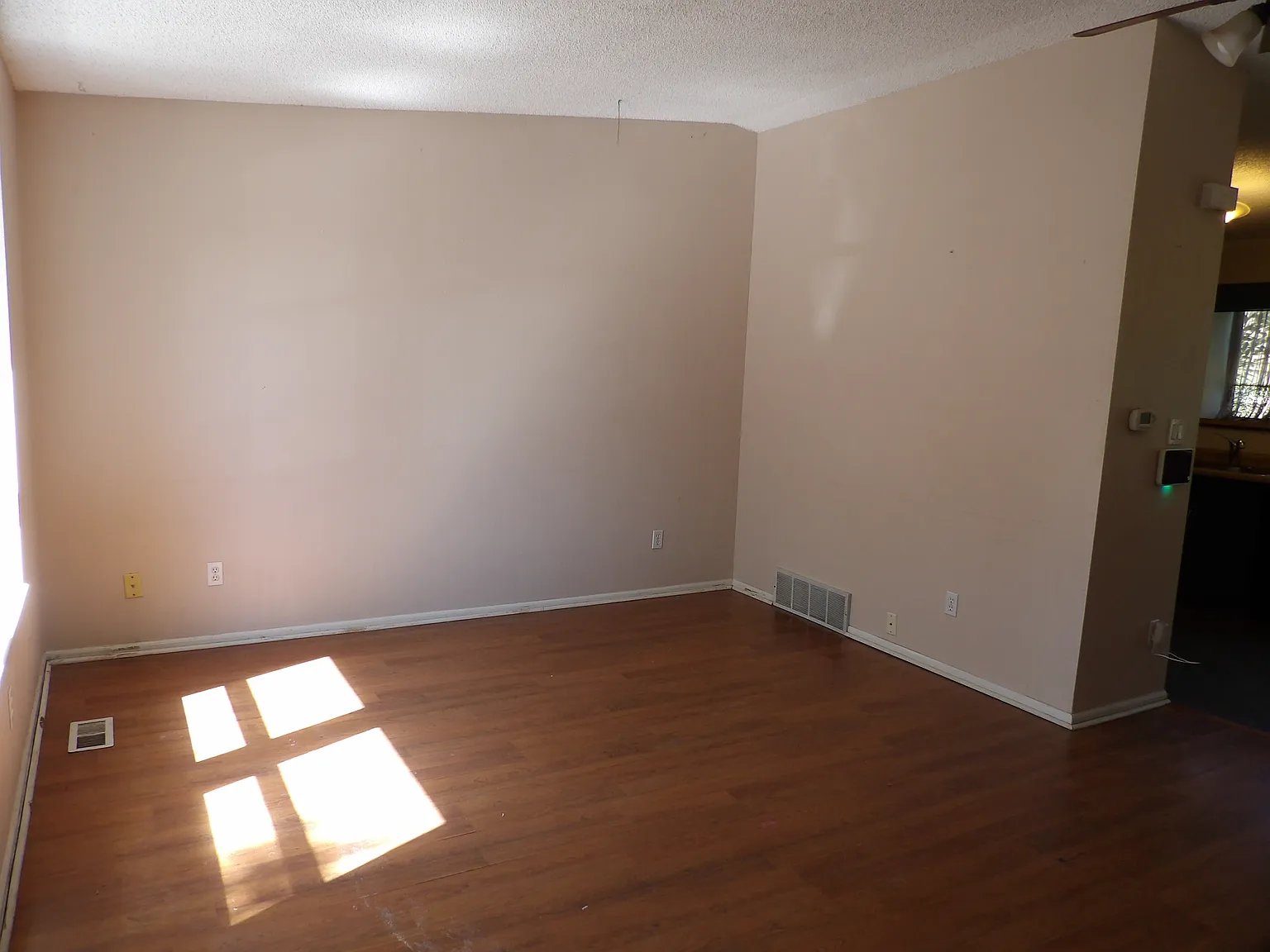 3 bed, 1226 sqft, $1,875 — Photo 4