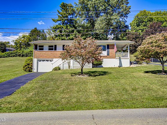 2nd image of 432 Wyandotte Rd