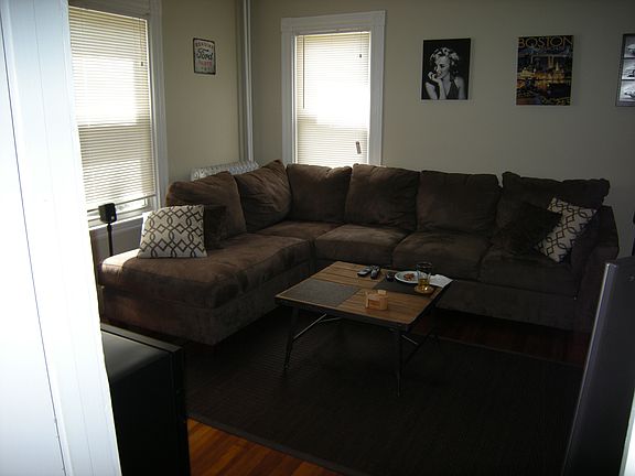 4th image of 23 Hooker St #1