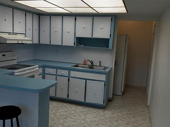 3rd image of 452 W Royal Palm Rd