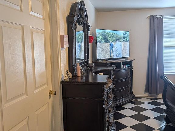 5th image of 406 Manor Ave