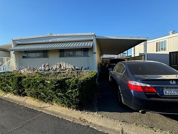 3rd image of 10 Bayberry St