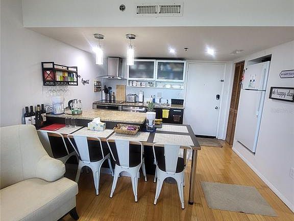 4th image of 701 S Madison Ave APT 414