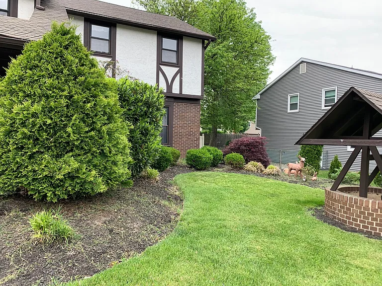 1613 Mayflower Ln — Photo 5