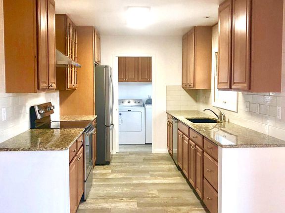4th image of 928 Pioneer Ave