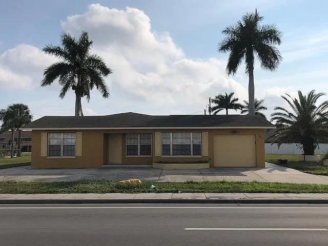 826 Cape Coral Pkwy W — Photo 1
