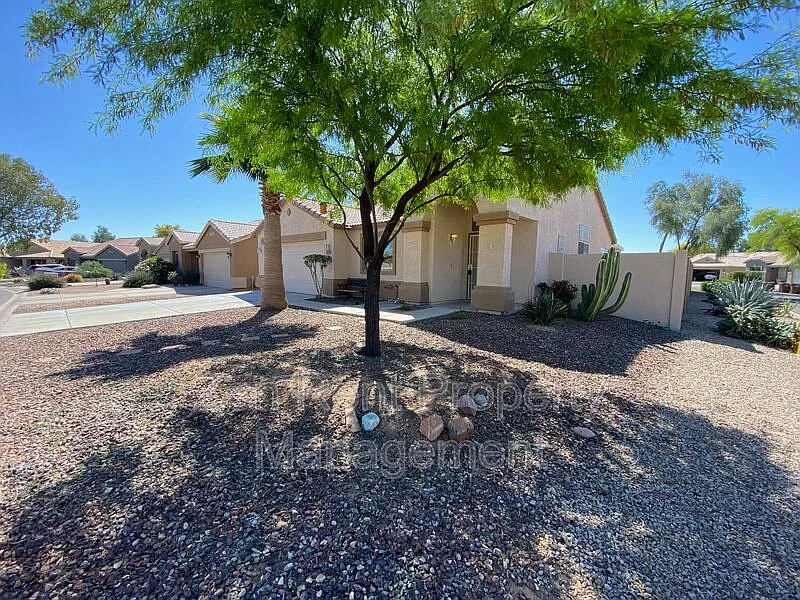 3 bed, 2.0 bath, 1130 sqft, $1,650 — Photo 3