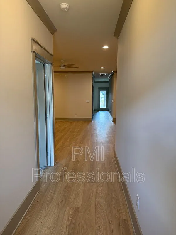 3 bed, 2.0 bath, 1925 sqft, $2,549 — Photo 2