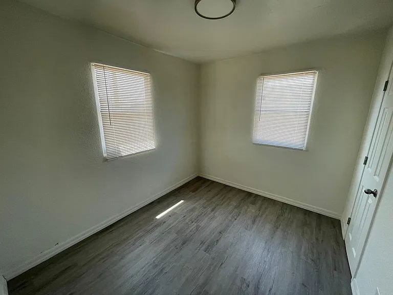 2337 S Walnut Ave — Photo 10
