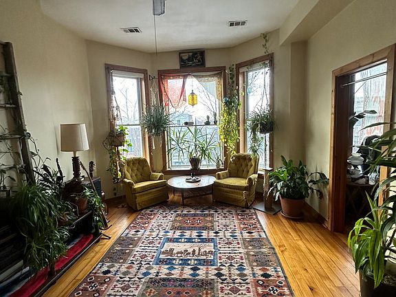 2nd image of 1321 N Maplewood Ave #2