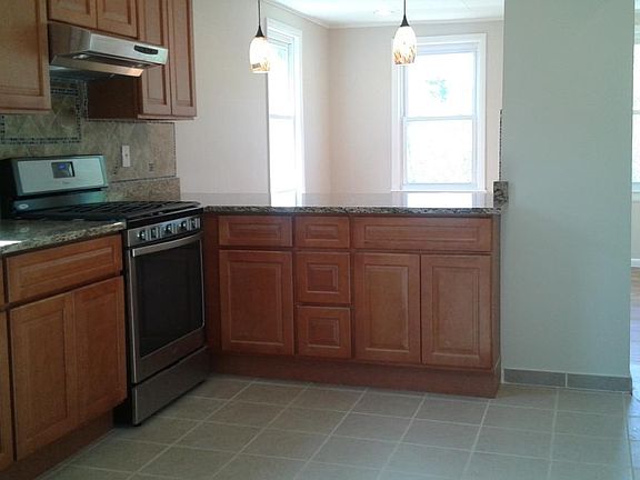 Newer Eat-in Kitchen